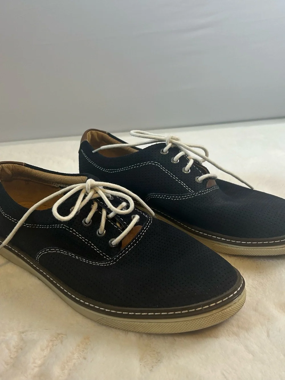Johnston & Murphy Men’s 9.5 Navy Suede Perforated Oxford Casual Sneakers